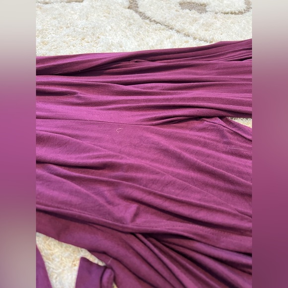 Purple jumpsuit with slits on both legs. Tie for the waist. - Picture 6 of 9